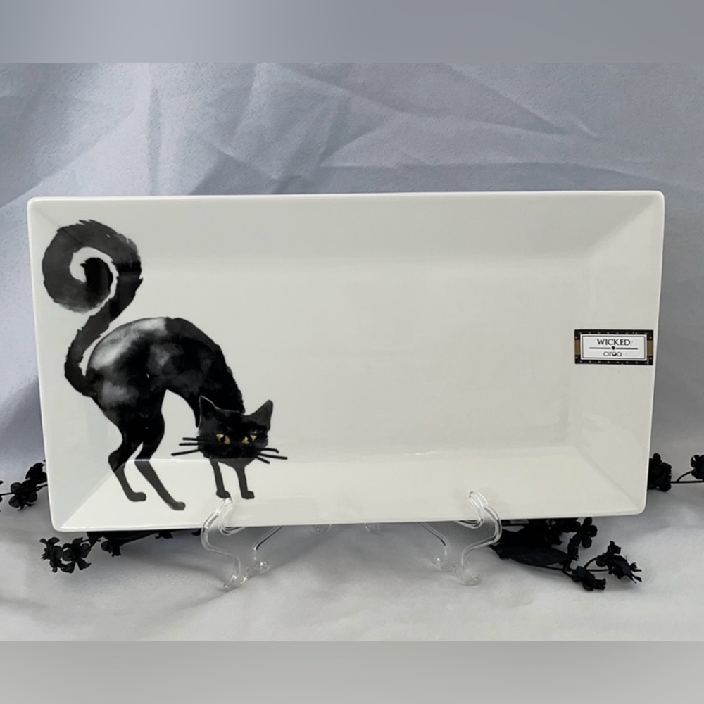 Black cat platter